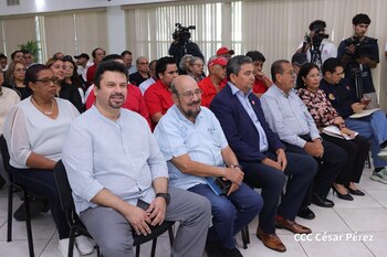 El llamado de última hora a consultas a los partidos colaboradores parece un mensaje dirigido a gobiernos y organizaciones extranjeras para demostrar una oposición que realmente no existe. (Foto 19 Digital)