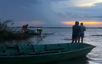 Buscan a dos personas que