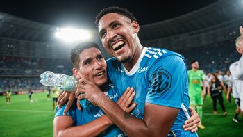 Irven Ávila fue felicitado por