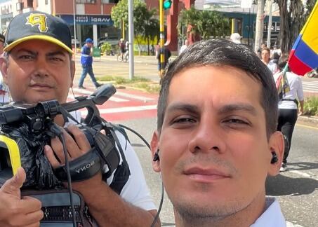 Nicolás Torres y Freddy Pernía, periodistas de Rtvc agredidos en Bucaramanga durante la Marcha del Silencio - crédito @NicolasCamiloTorres/Instagram