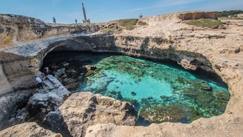 El paraíso italiano: una piscina natural en medio de la nada, aguas cristalinas y un secreto milenario