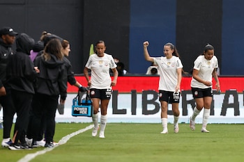 Corinthians suma seis títulos en la historia del certamen y superó a las cardenales en las finales de 2021 y 2024 (José Jácome/EFE)