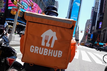 La ciudad de Nueva York adoptó la norma en 2021 para apuntalar la recuperación de los restaurantes tras la pandemia de COVID-19 (REUTERS/Andrew Kelly).