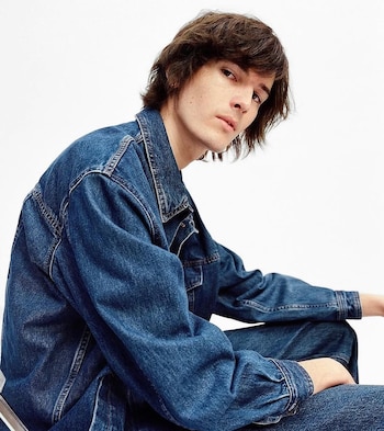 Denim oversize azul y corte