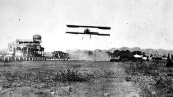 Juan Bielovucic volando sobre Lima