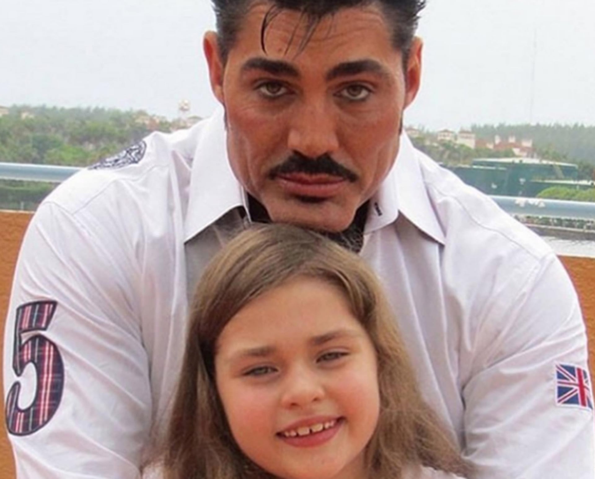 Ricardo Fort con su hija Marta