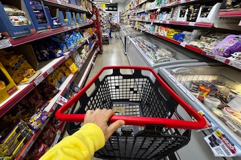 La inflación en junio fue de 1,9% y acumuló un alza de 33,5% en los últimos 12 meses. (EFE/ Juan Ignacio Roncoroni)