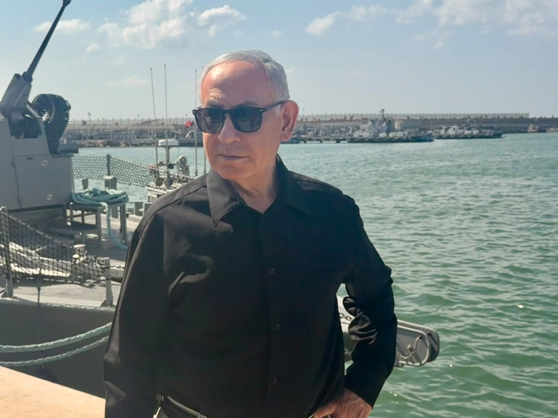 04/10/2026 El primer ministro israelí, Benjamin Netanyahu, en el puerto de Ashdod.El primer ministro israelí, Benjamin Netanyahu, ha anunciado este domingo que adquirirán más submarinos y buques de guerra para convertir a su país en una potencia naval, disuadir así las amenazas contra su