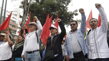El profesorado mexicano acuerda el fin de la huelga indefinida y el levantamiento de las acampadas