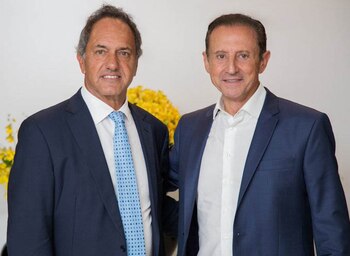 Daniel Scioli, junto al titular