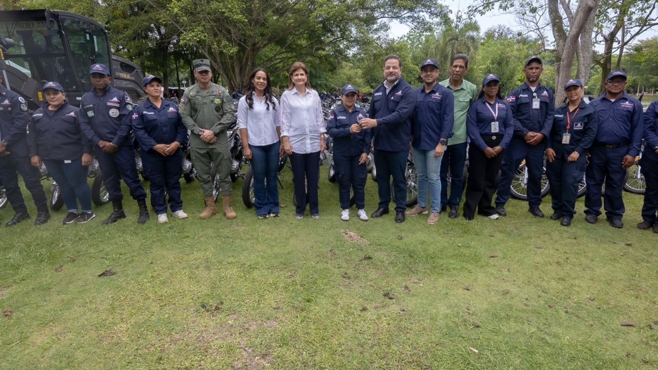 La vicepresidenta Raquel Peña calificó el programa de dignificación del cuerpo de guardaparques como un acto de justicia, al reconocer el papel de quienes resguardan los recursos naturales que sostienen la vida, la economía y el futuro del país. . Foto cortesía Gobierno.