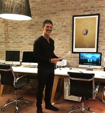 El relacionista público, fundador de Red Carpet Agency apuesta a la cuestión pendular que tiene la cultura como movimiento vaivén que deja ver las mejores y las peores cosas. Es crítico con las celebridades que sólo viven de la exposición pública en vez de aportar talento. (Instagram @Mateuleo)