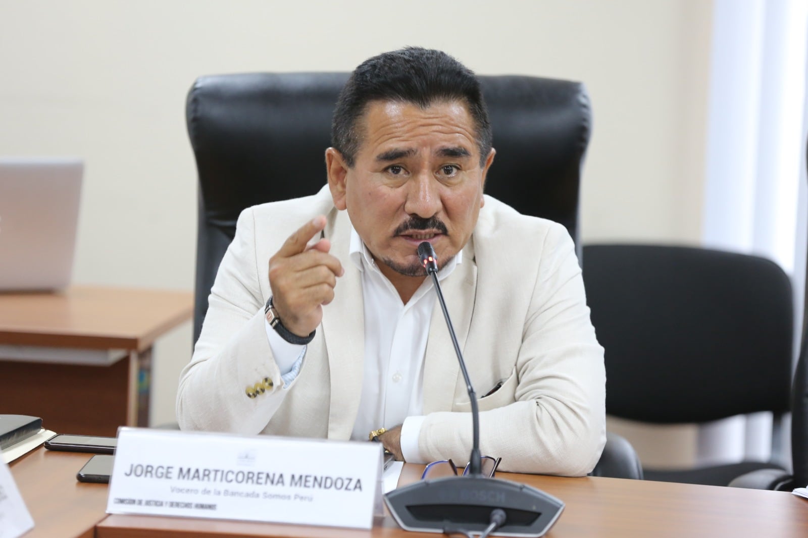 Marticorena asume Educación en Perú bajo sombra judicial por deuda de alimentos