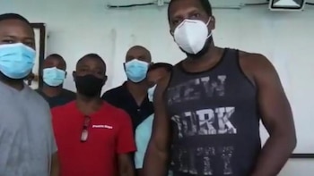 Tripulantes del Nissi Commander, el