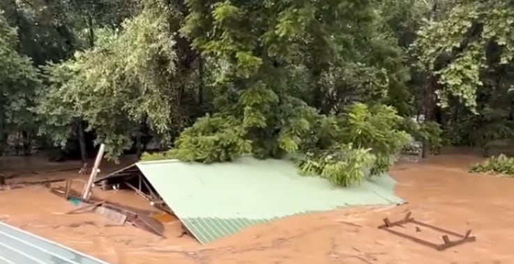 Una persona muere y más de 75 son rescatadas por inundaciones repentinas en Texas