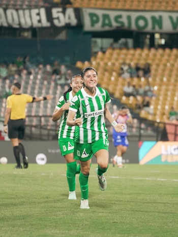 Manuela González, Luisa Hernández y