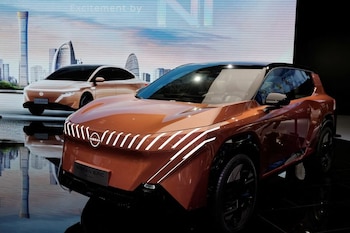 A pesar de su crecimiento exponencial, los vehículos eléctricos necesitan redes limpias para cumplir con su promesa climática. (REUTERS/Tingshu Wang)