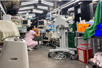 Una barbería móvil en Chitré, provincia de Herrera, fue ofrecida para proteger a recién nacidos evacuados del Hospital Cecilio A. Castillero, después del terremoto de magnitud 7,5 que sacudió Panamá. Captura de video de Instagram