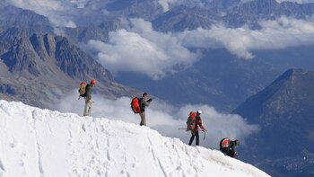 Alpinistas en Aiguille du Midi,
