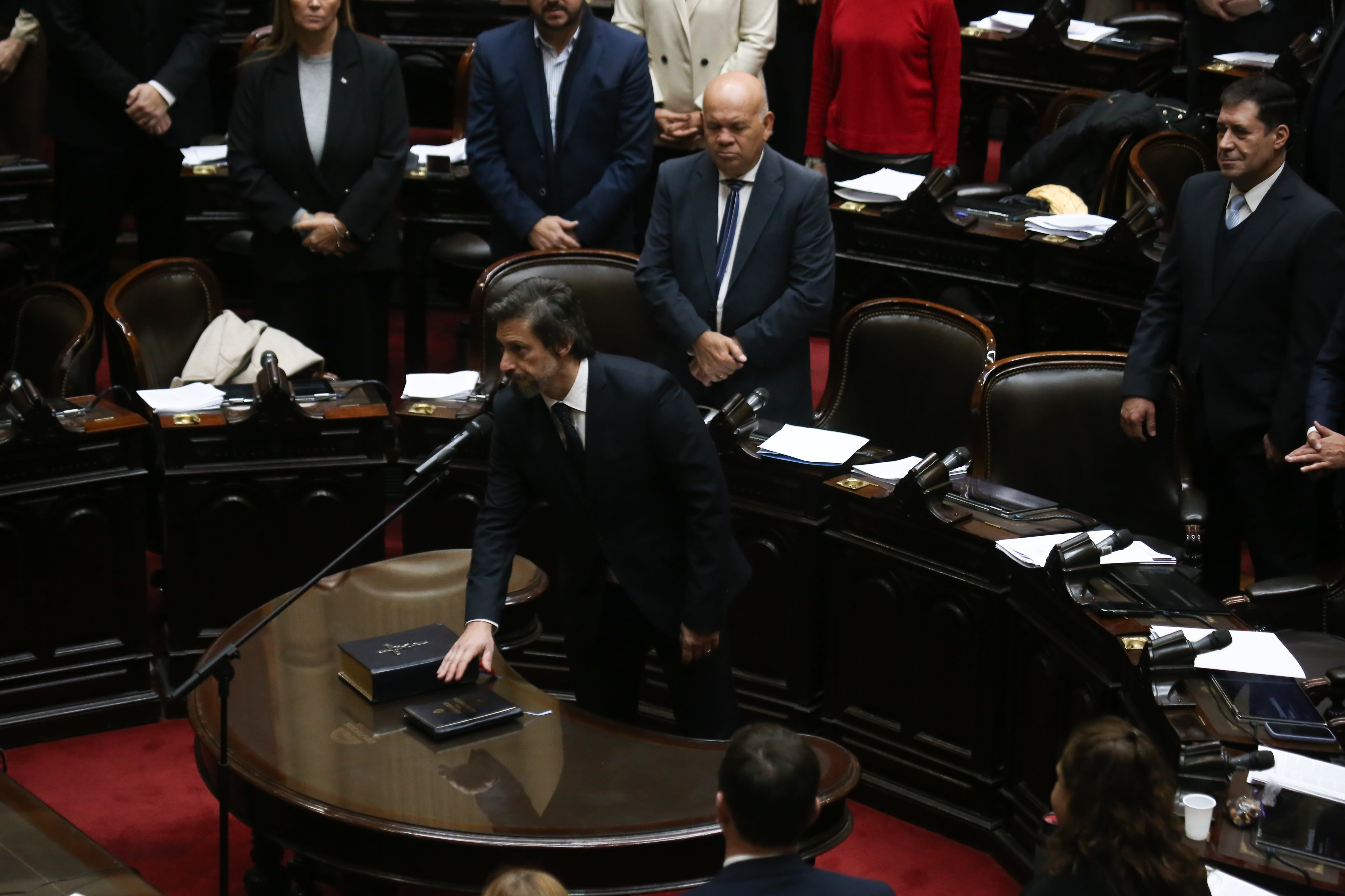 Martín Matzkin, reemplazante de Adrián Ravier, jura como diputado ante el pleno de legisladores en el recinto parlamentario.