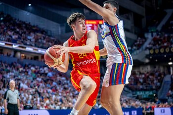 Juan Núñez intenta pasar el