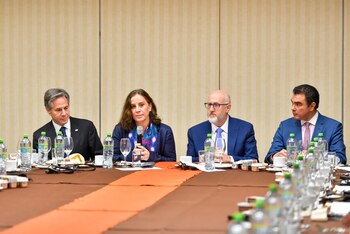 Cancilleres buscan una solución integral