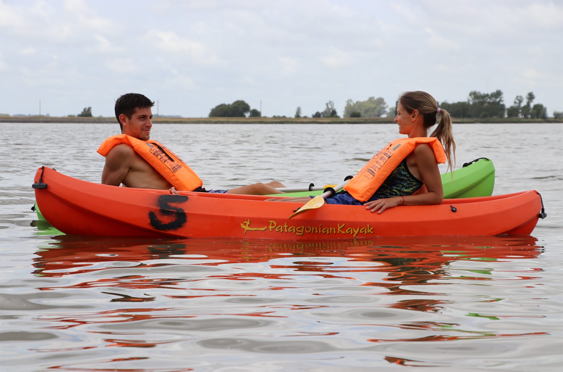 Paseos en kayak, una de las actividades náuticas que pueden practicar sus visitantes