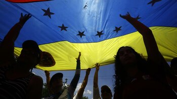 Capriles pide un "nuevo Gobierno" en Venezuela ante "la devaluación y la inflación sin freno"