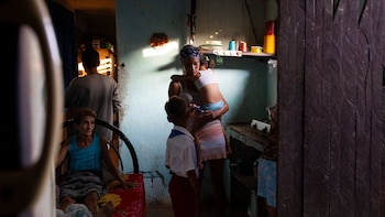 La crisis en Cuba a través de una familia que sobrevive con 60 dólares al mes