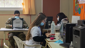 La incansable labor de civiles