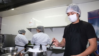 Algunos empleados deberán laborar con