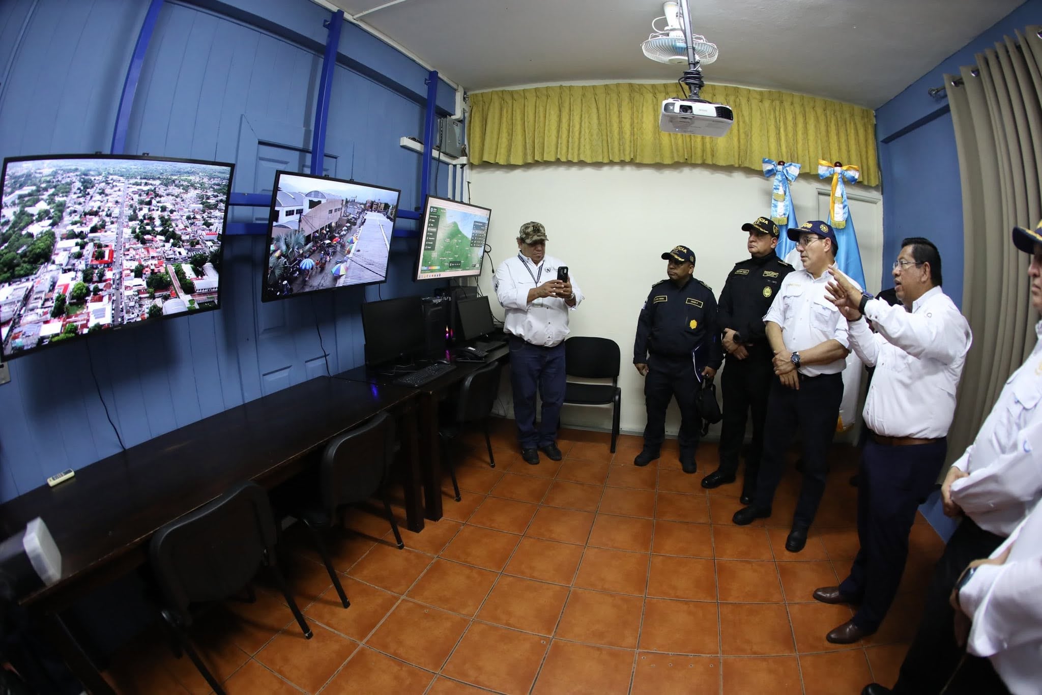 El Ministerio de Gobernación de Guatemala impulsa en Chiquimula el proyecto Zona Segura con un sistema de videovigilancia para monitorear la vía pública en tiempo real (Ministerio de Gobernación de Guatemala)