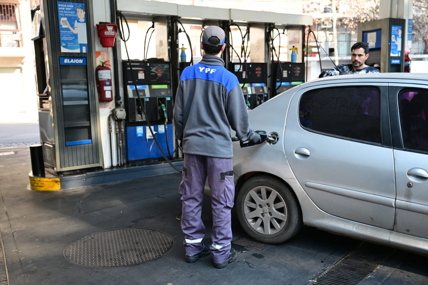 El precio de los combustibles es más alto en el interior de la provincia de Buenos Aires respecto a CABA. Ese valor se pagará para el viaje de regreso de las vacaciones (Maximiliano Luna)