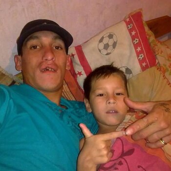 Alejandro Reynoso y su hermano