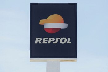 Logo de Repsol en Málaga.