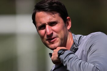 El entrenador español Beñat San