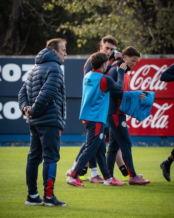 Walter Perazzo dirigió la práctica de San Lorenzo en lugar de Gustavo Álvarez, que renunció a su cargo (@SanLorenzo)
