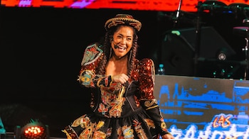 El público disfruta de sketches inéditos y canciones en vivo, mientras celebra el regreso de tres de las figuras más queridas del entretenimiento peruano.