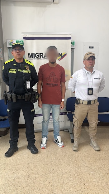 Colombiano con orden de captura por fabricación, tráfico y porte de armas de fuego - crédito Migración Colombia