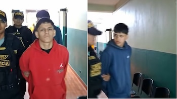 Díptico con dos imágenes. Izquierda: hombre joven de polerón rojo, esposado, escoltado por agentes de policía. Derecha: hombre joven de polerón azul, escoltado por un agente