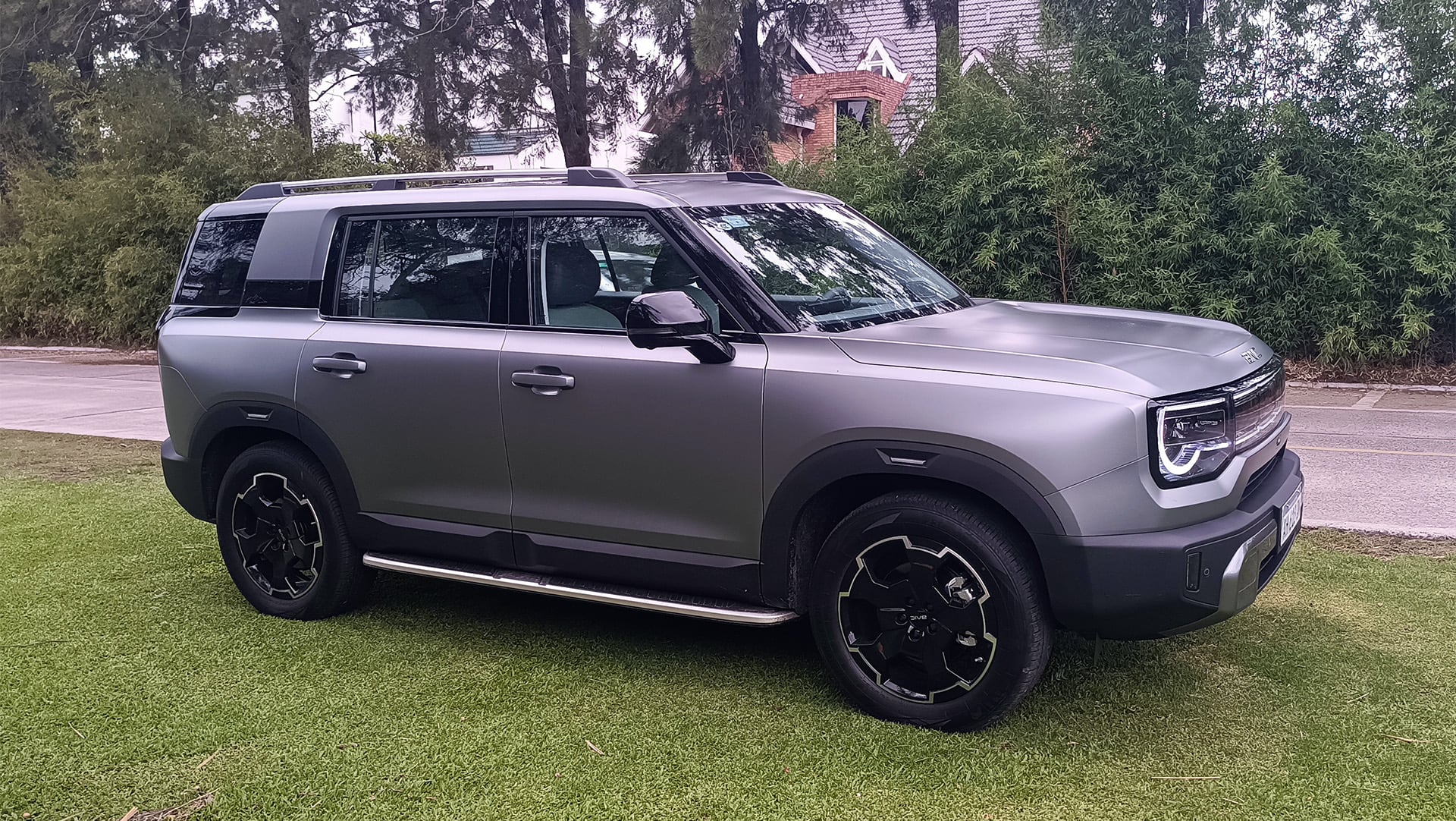 El Baic BJ30 es uno de los híbridos asiáticos que llegó como novedad al país. Tiene una batería de 1.6 kWh que brinda una gran autonomía eléctrica