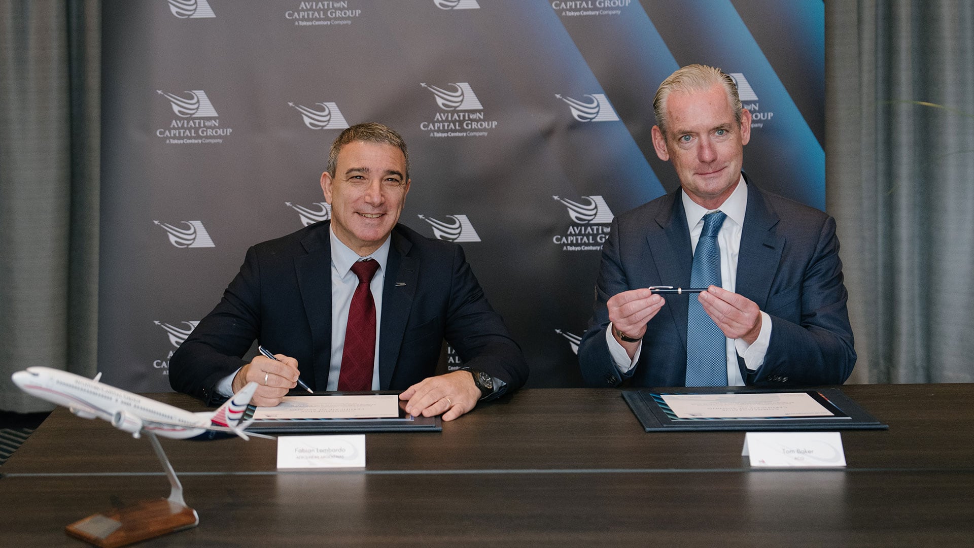 Lombardo con Thomas Baker, presidente de ACG, uno de los lessors con los que firmó un contrato por nuevos aviones