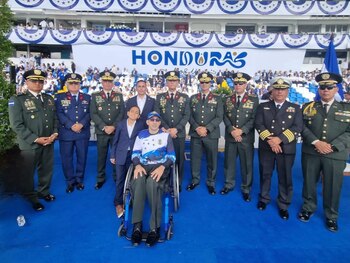 El proceso de recuperación del ahora teniente coronel incluyó meses de terapia física en Estados Unidos y Honduras. (Foto: Cortesía)