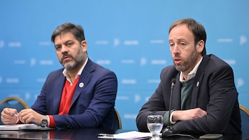 Carlos Bianco, Nicolás Kreplak, Pablo López en conferencia de prensa PBA
