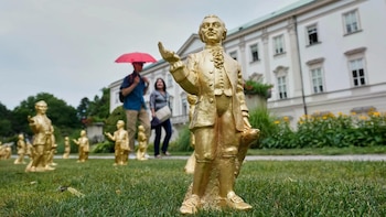 Desaparecen más de 200 figuras doradas de Mozart durante un homenaje en Salzburgo