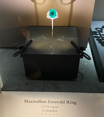 La esmeralda del anillo de