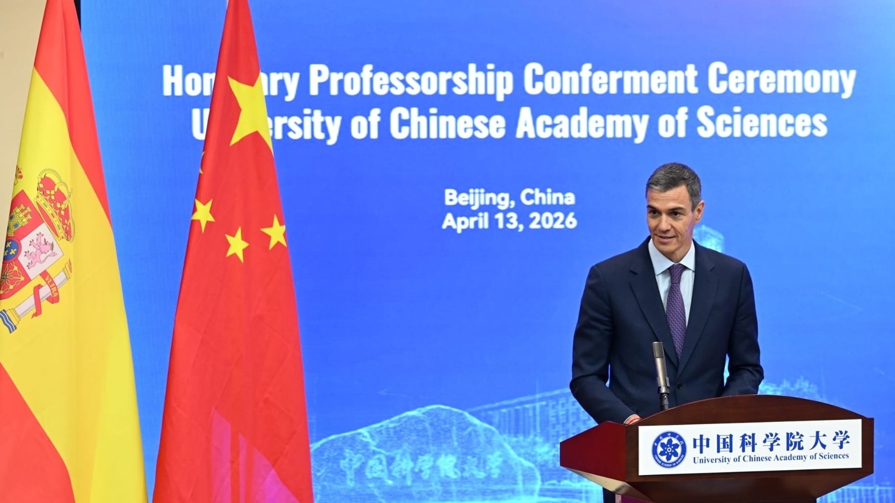 El presidente del Gobierno, Pedro Sánchez, recibe la cátedra honoraria en la Academia China de Ciencias (Moncloa)