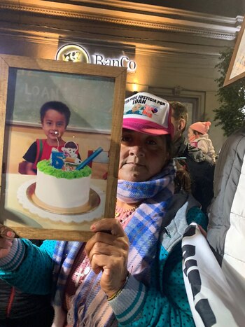 María, madre de Loan, encabeza