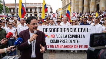 Iván Cepeda insiste en que Abelardo de la Espriella no es presidente electo: “Embajador plenipotenciario”