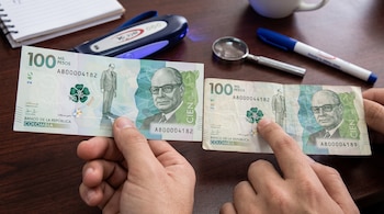 Los billetes de $100.000 requieren mayor atención durante las transacciones en efectivo - crédito VisualesIA Infobae